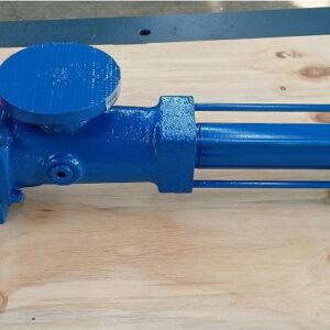 A small blue Fludyn BE2H progressing cavity pump without motor, crosswise on a wooden pallet