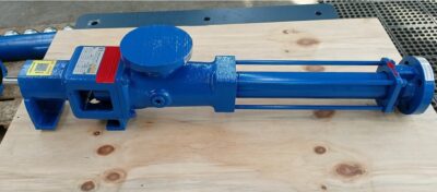 A small blue Fludyn BE2H progressing cavity pump without motor, crosswise on a wooden pallet