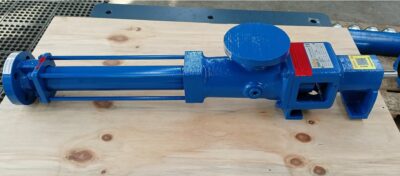 A small blue Fludyn BEH 164 progressing cavity pump / mono pump bolted crosswise on a wooden pallet