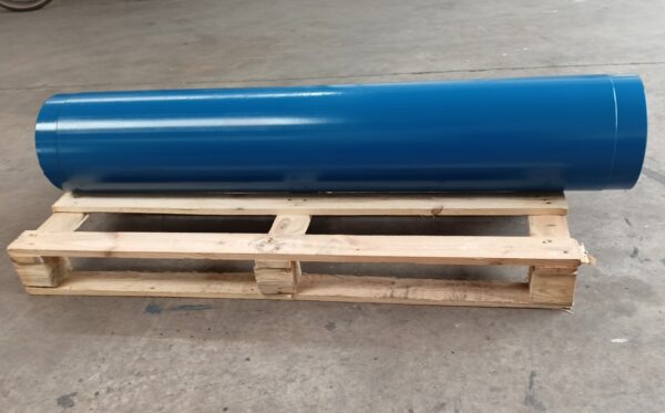 A blue stator for Bornemann EH 4500 progressing cavity pumps or mono pumps. It lies lengthways on a wooden pallet. It protrudes from both sides of the pallet to indicate its size.