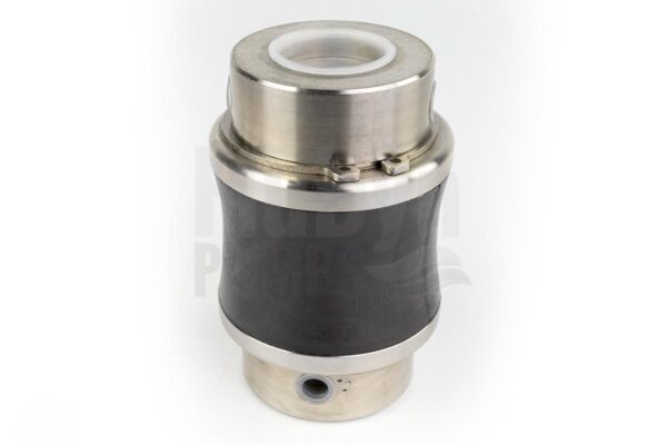 Auf dem Bild sieht man ein zusammengebautes Gelenk für Bornemann E4H 236 Exzenterschneckenpumpen. Es ist aus Metall und steht senkrecht auf einem neutralen weißen Hintergrund. In der Mitte ist die schwarze Gelenkmanschette zu erkennen. An beiden Seiten sind die Öffnungen für die Gelenkbolzen mit weißen Kappen verschlossen.