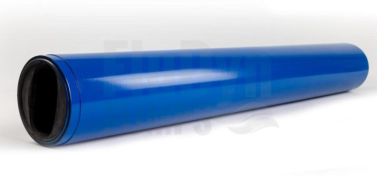 Ein blauer Stator für Bornemann E2L 1024 Exzenterschneckenpumpen bzw. Monopumpen. Er liegt auf der Seite und man kann links die Öffnung für den Rotor und im Inneren das schwarze Elastomer erkennen.