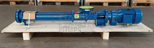 A blue Fludyn BE2L 1024 progressing cavity pump / mono pump, including motor, bolted crosswise on a wooden pallet