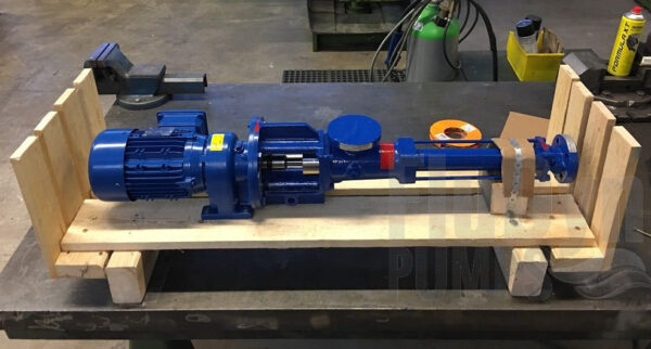 A small blue Fludyn BE2L 164 progressing cavity pump / mono pump, including motor, bolted crosswise on a wooden pallet