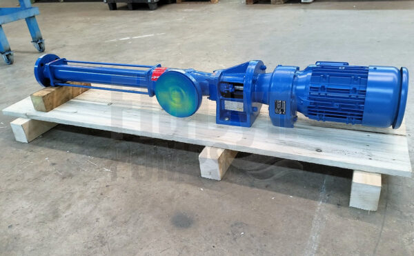 A blue Fludyn BE2L 375 progressing cavity pump / mono pump, equipped with motor, fitted with labels and ready for dispatch on a light-coloured wooden pallet.