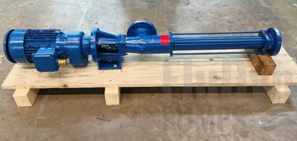 A blue Fludyn BE4L 375 progressing cavity pump / mono pump, equipped with motor, fitted with labels and ready for dispatch on a light-coloured wooden pallet. The connection for the motor's power supply can be seen at the front.