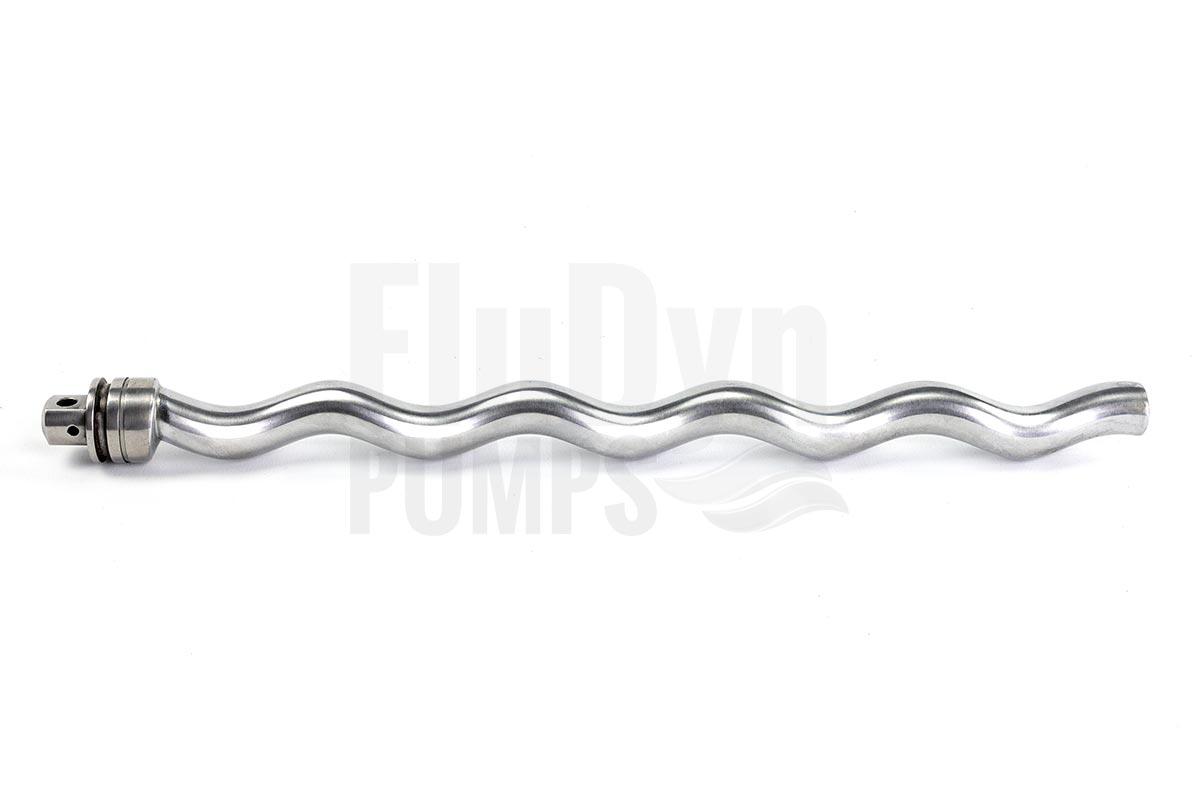 Ein zweistufiger Rotor aus Metall liegt quer vor einem neutralen weißen Hintergrund. Links ist der Anschluss für die Gelenkwelle und das Gelenk erkennbar.