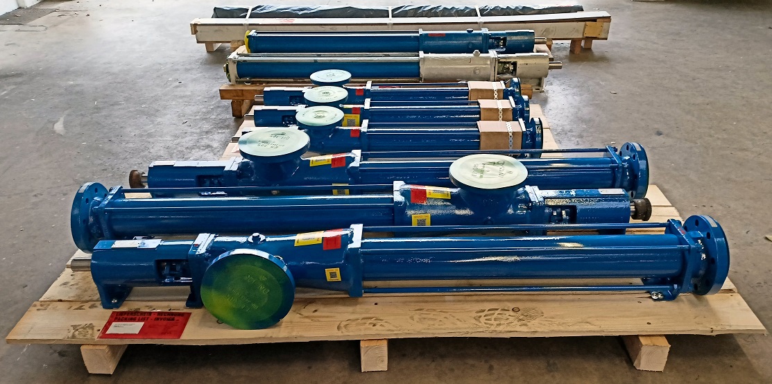 8 monopumps in different sizes without motor mounted on wooden pallets ready for dispatch